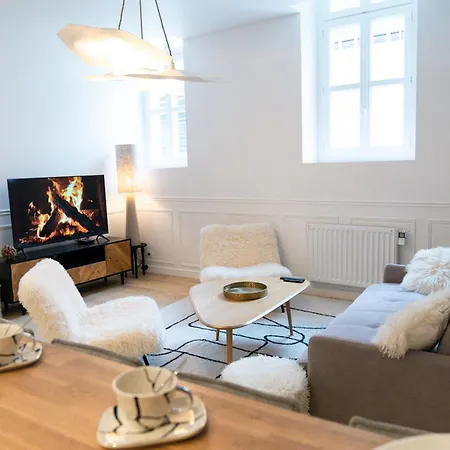 Velvet - Best Keys - Maison Duplex Elegante - Plein Centre Ville - Deco Minimaliste & Cosy - Literie Haut De Gamme - 2 Chambres Separees - Lit Queen Size & 1 Canape Convertible - Smart Tv - Wifi Fibre - Check-In Autonome Sens Extérieur photo