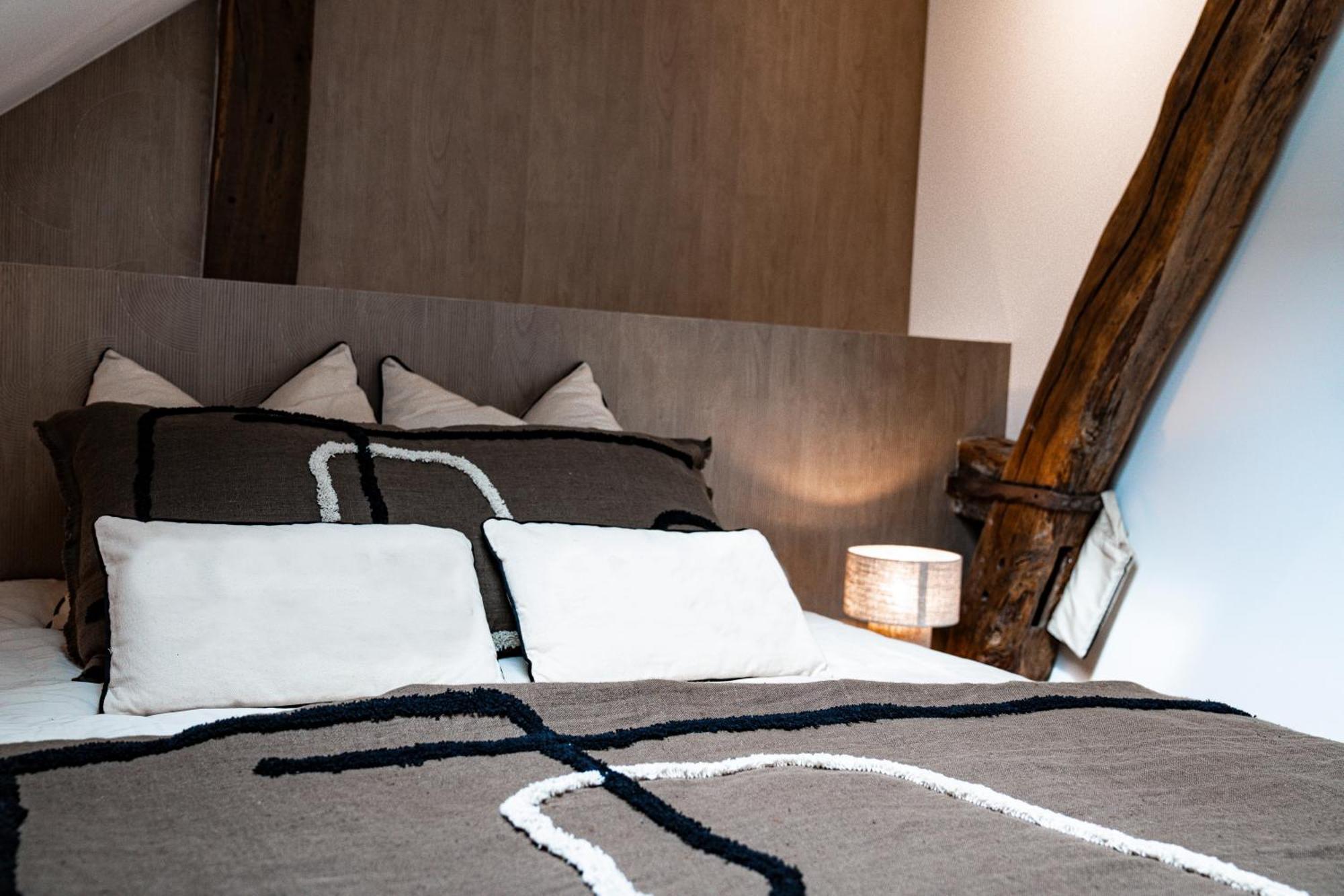 Apartment Velvet - Keys - Maison Duplex Elegante - Plein Centre - Deco Minimaliste & Cosy - Literie De Gamme - 2 Separees - Lit Queen Size & 1 Canape Convertible - Smart Tv - Wifi Fibre - Check-in Autonome *