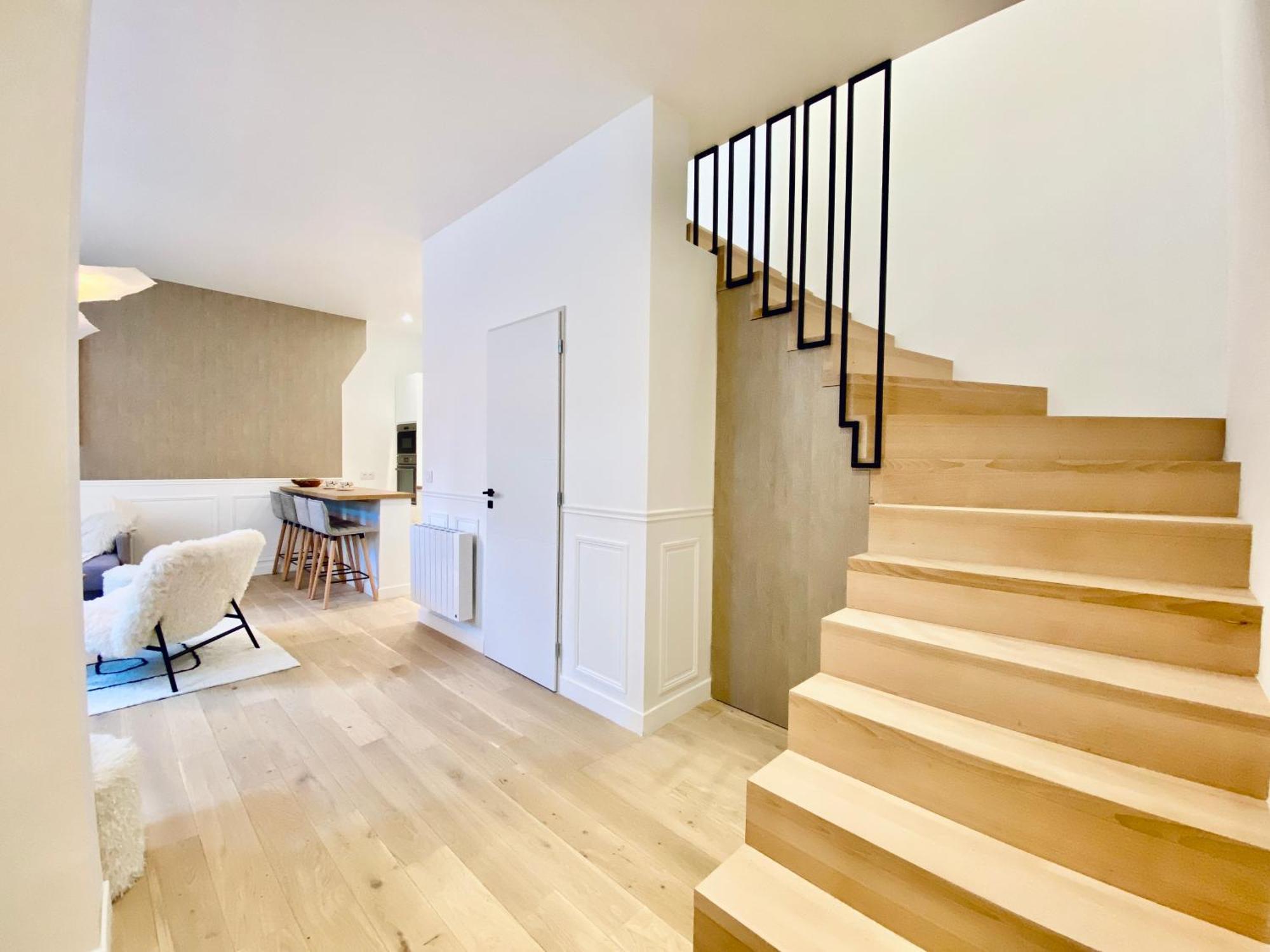Velvet - Keys - Maison Duplex Elegante - Plein Centre - Deco Minimaliste & Cosy - Literie De Gamme - 2 Separees - Lit Queen Size & 1 Canape Convertible - Smart Tv - Wifi Fibre - Check-in Autonome Apartment Sens